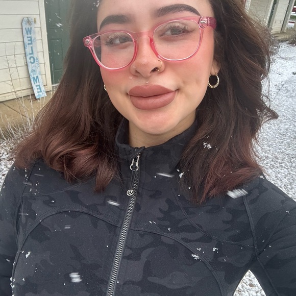 Meet your Posher, Reyna - Picture 2 of 3